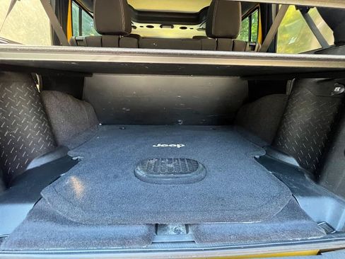 Used 2015 Jeep Wrangler Unlimited Sahara w/ Connectivity Group AWD/4WD image 37