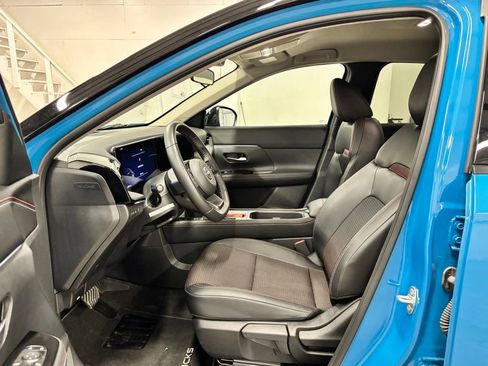 Used 2025 Nissan Kicks SR FWD image 17