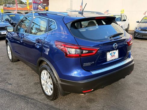 Used 2022 Nissan Rogue Sport SV w/ Technology Package image 3