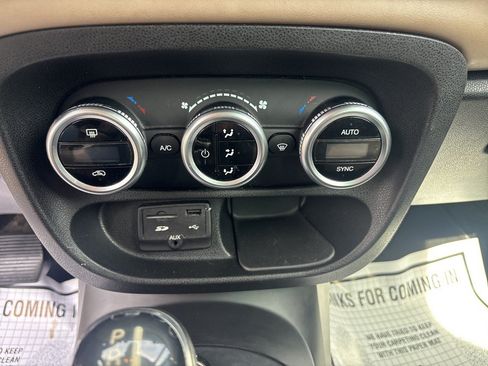 Used 2014 FIAT 500L Lounge FWD image 26