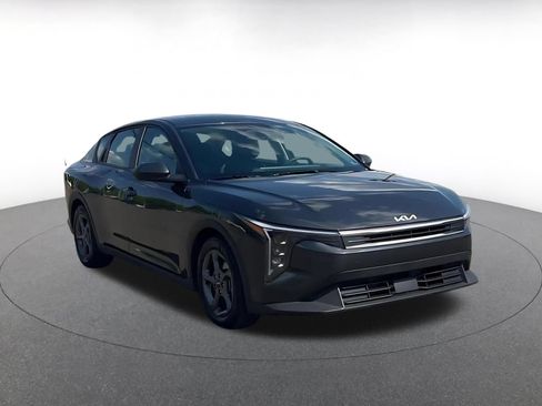 Used 2025 Kia K4 FWD image 3