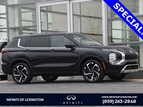 Used 2024 Mitsubishi Outlander SE image 1