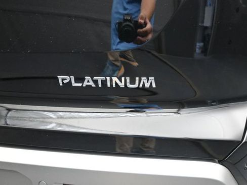Used 2025 Nissan Pathfinder Platinum FWD image 12