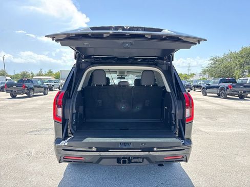 Used 2025 Ford Expedition Active RWD image 32