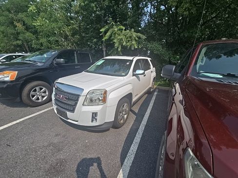 Used 2013 GMC Terrain SLT FWD image 1