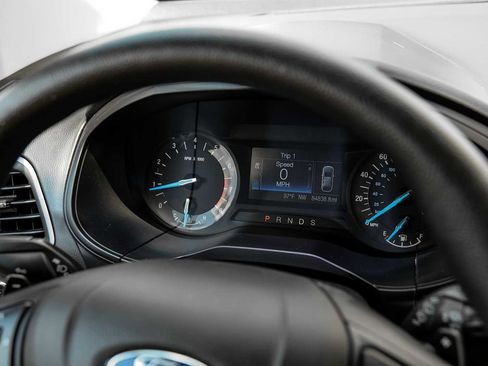 Used 2017 Ford Edge SE image 17