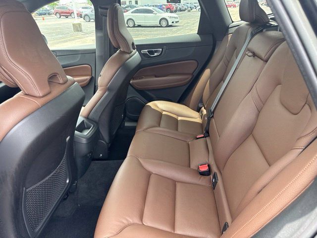 Used 2023 Volvo XC60 B5 Plus AWD/4WD image 10