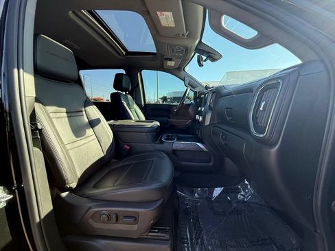 Used 2022 GMC Sierra 3500 Denali w/ Denali Black Diamond Edition AWD/4WD image 21