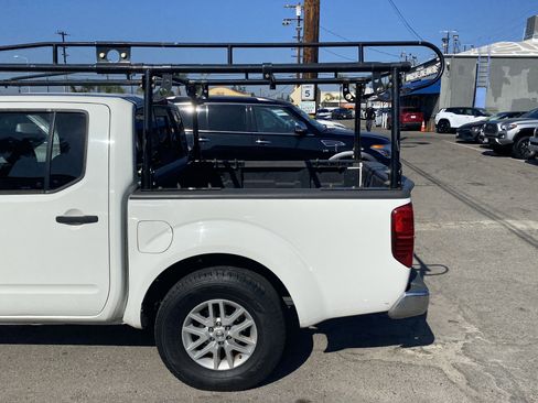 Used 2018 Nissan Frontier SV image 11