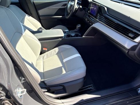 Used 2025 Toyota Camry SE AWD/4WD image 13