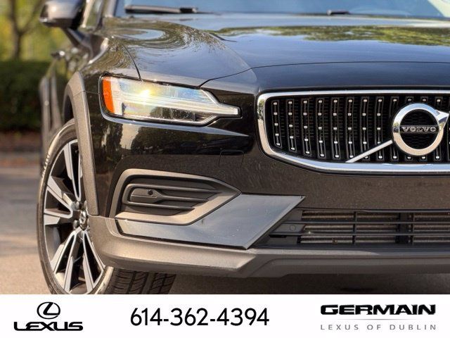 Used 2020 Volvo V60 T5 Cross Country AWD/4WD image 1