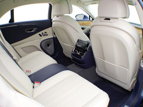 Certified 2022 Bentley Flying Spur Plug-In Hybrid AWD/4WD image 42