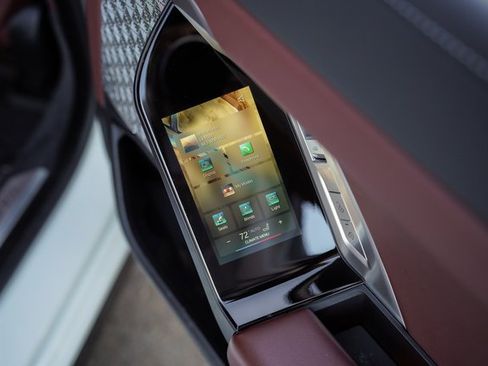 Used 2023 BMW i7 xDrive60 image 38