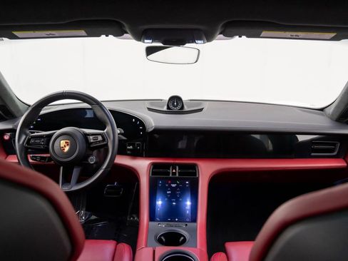 Used 2023 Porsche Taycan GTS image 9