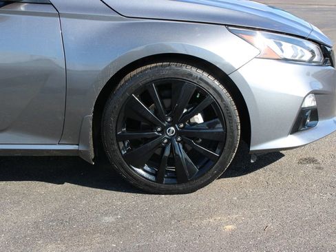 Used 2022 Nissan Altima 2.5 SR w/ Midnight Edition Package image 12
