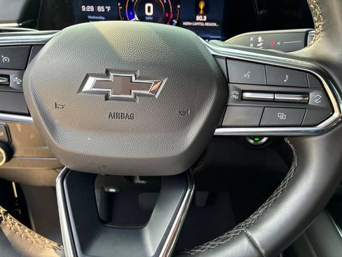 Used 2025 Chevrolet Suburban Z71 AWD/4WD image 25