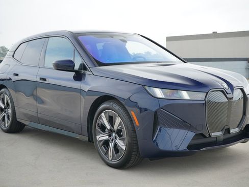 New 2026 BMW iX xDrive45 image 3