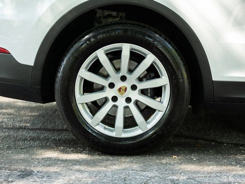Used 2019 Porsche Cayenne AWD/4WD image 15