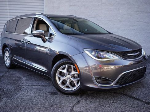 Used 2020 Chrysler Pacifica Limited image 8