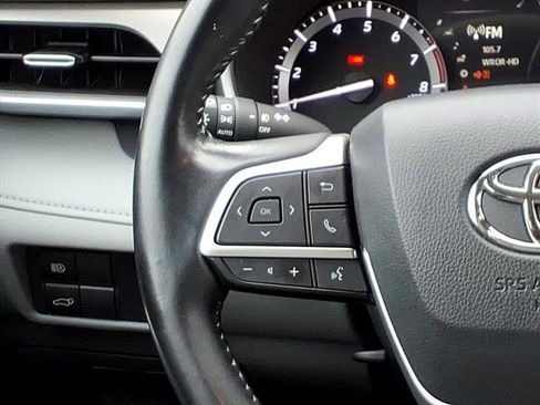 Used 2022 Toyota Highlander XLE image 25