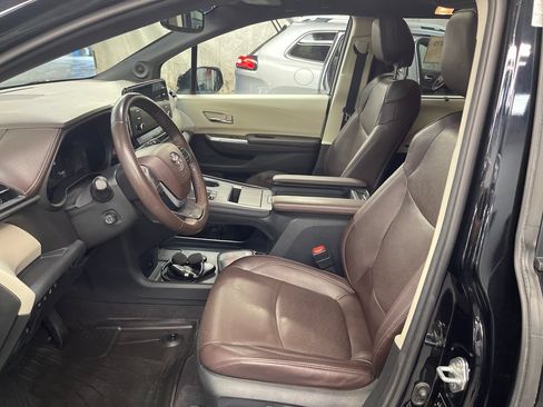 Certified 2022 Toyota Sienna Platinum AWD/4WD image 13