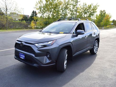 Used 2022 Toyota RAV4 XLE Premium image 10
