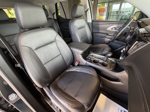 Used 2021 Chevrolet Traverse RS FWD image 29