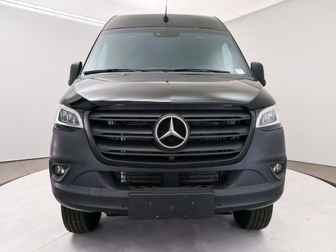 Used 2024 Mercedes-Benz Sprinter 2500 image 11