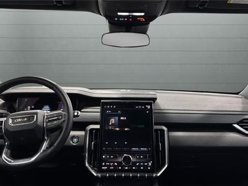 Used 2025 GMC Acadia Elevation image 12