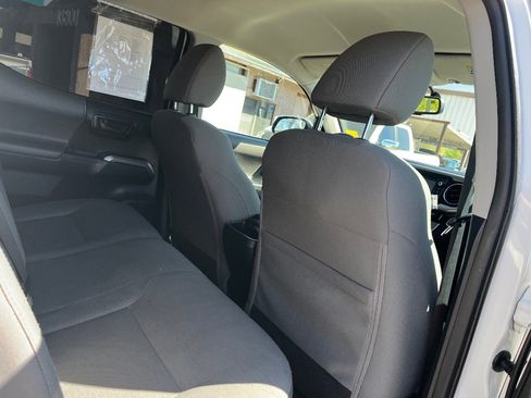 Used 2016 Toyota Tacoma SR5 w/ SR5 Appearance Package (SN) image 30