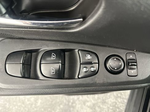 Used 2022 Nissan Kicks SV image 17