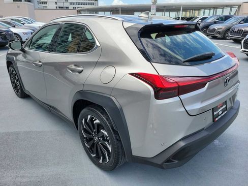 Used 2021 Lexus UX 200 w/ Accessory Package (Z1) FWD image 4