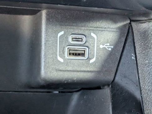 Used 2025 Jeep Compass Limited image 17