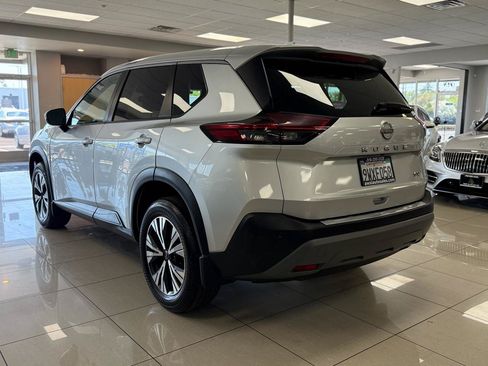 Used 2022 Nissan Rogue SV FWD image 8