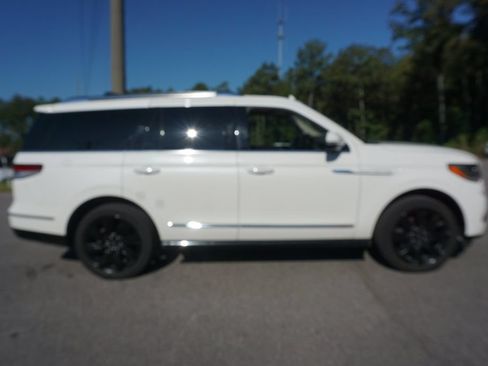 Used 2022 Lincoln Navigator Reserve AWD/4WD image 25