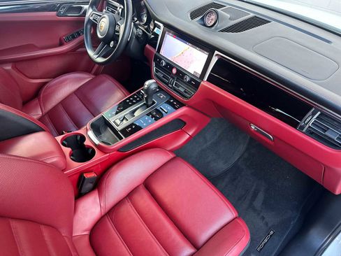Certified 2022 Porsche Macan S image 17
