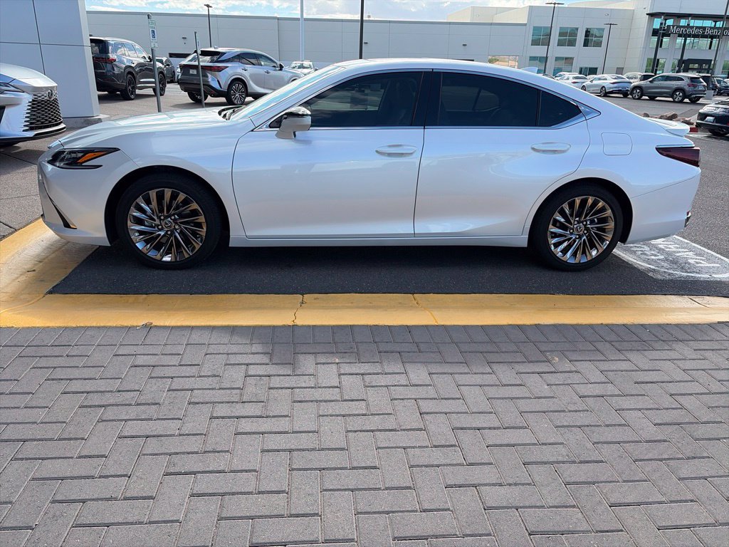 Used 2025 Lexus ES 300h w/ Accessory Package (Z2) FWD image 7
