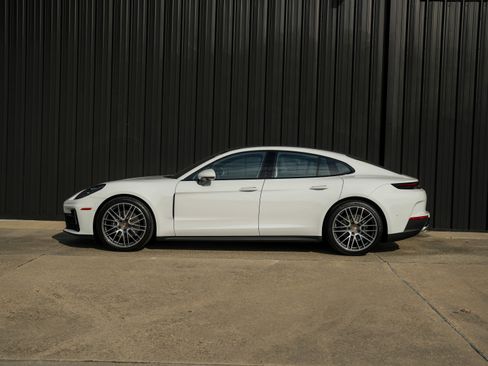 New 2026 Porsche Panamera image 2