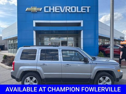 Used 2014 Jeep Patriot Latitude AWD/4WD image 2