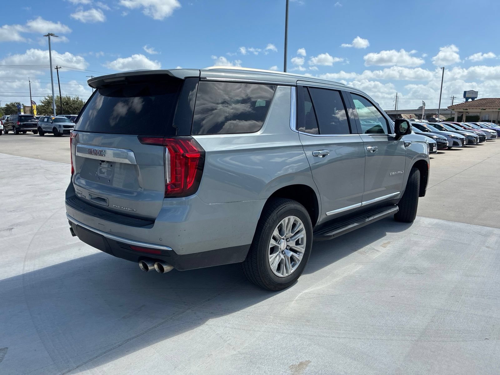 Used 2023 GMC Yukon Denali RWD image 3
