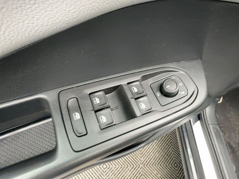 Used 2022 Volkswagen Taos SE w/ Panoramic Sunroof Package image 13