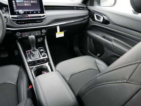 New 2026 Jeep Compass Latitude AWD/4WD image 11