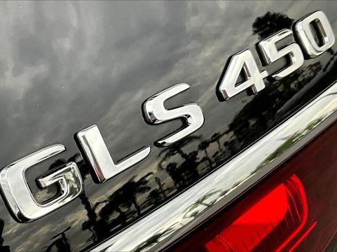 Used 2024 Mercedes-Benz GLS 450 4MATIC image 8