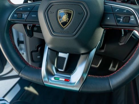Used 2021 Lamborghini Urus AWD/4WD image 70