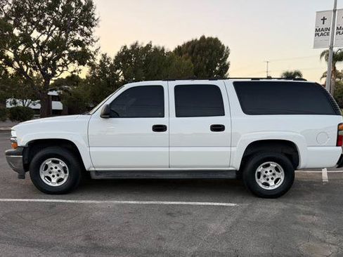 Used 2006 Chevrolet Suburban LS w/ Smart Select Package RWD image 3