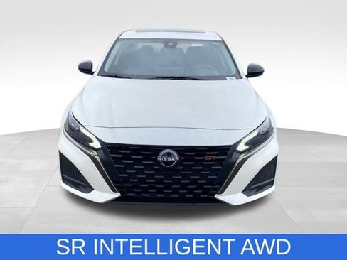 Used 2023 Nissan Altima 2.5 SR AWD/4WD image 2