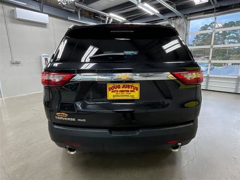 Used 2021 Chevrolet Traverse LS image 4