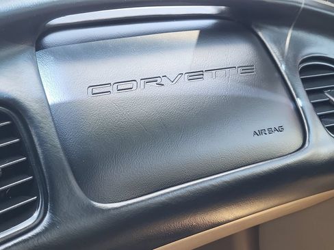 Used 2004 Chevrolet Corvette Convertible w/ Preferred Equipment Group RWD image 33
