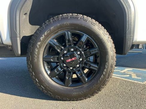 Used 2025 GMC Sierra 2500 AT4 AWD/4WD image 14
