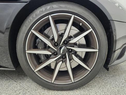 Used 2017 Aston Martin DB11 V12 RWD image 43